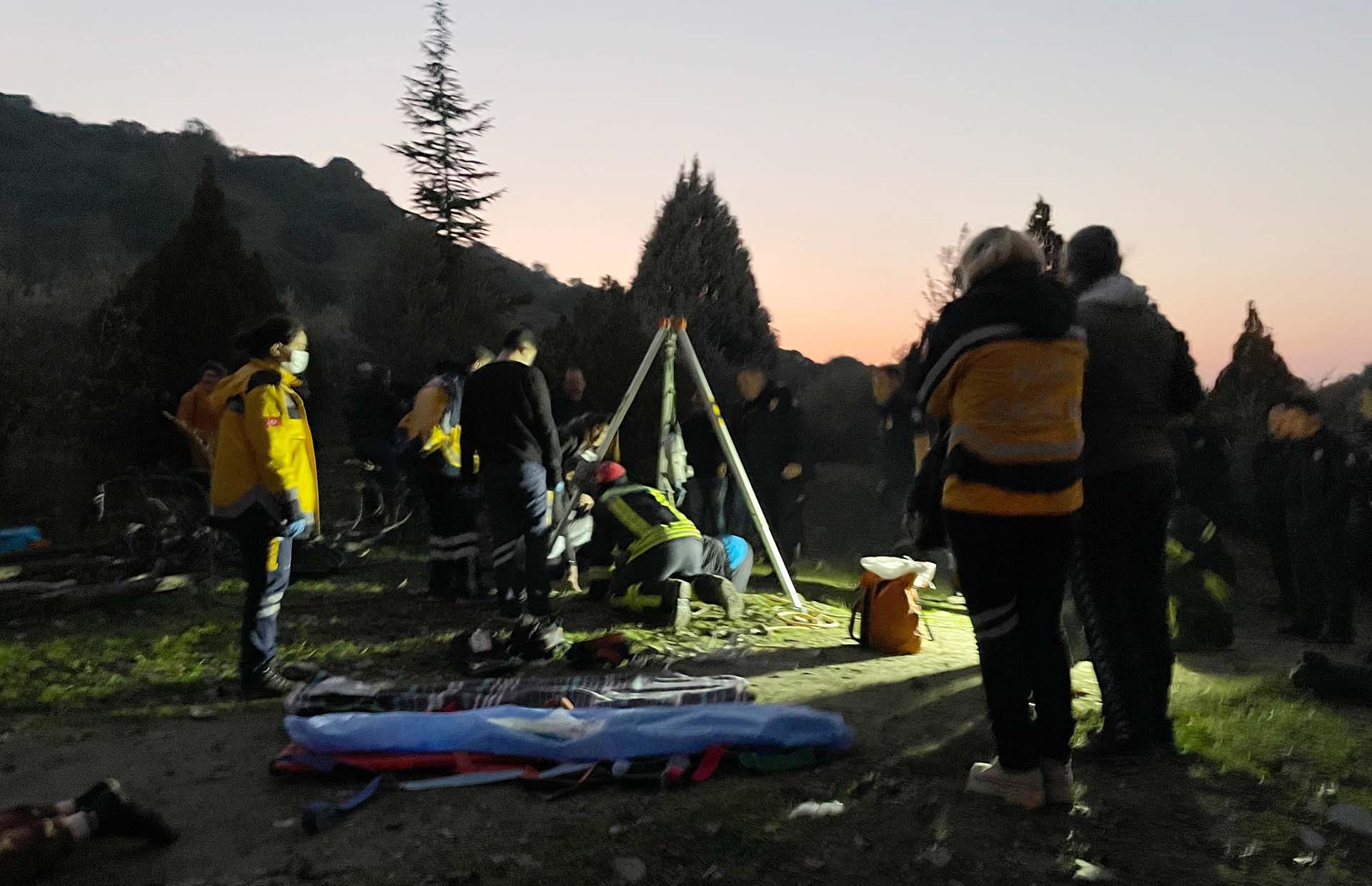 Korku filmi gibi bir olay: Baba ve oğlu 50 metrelik kuyuya düştü! Ekipler seferber oldu