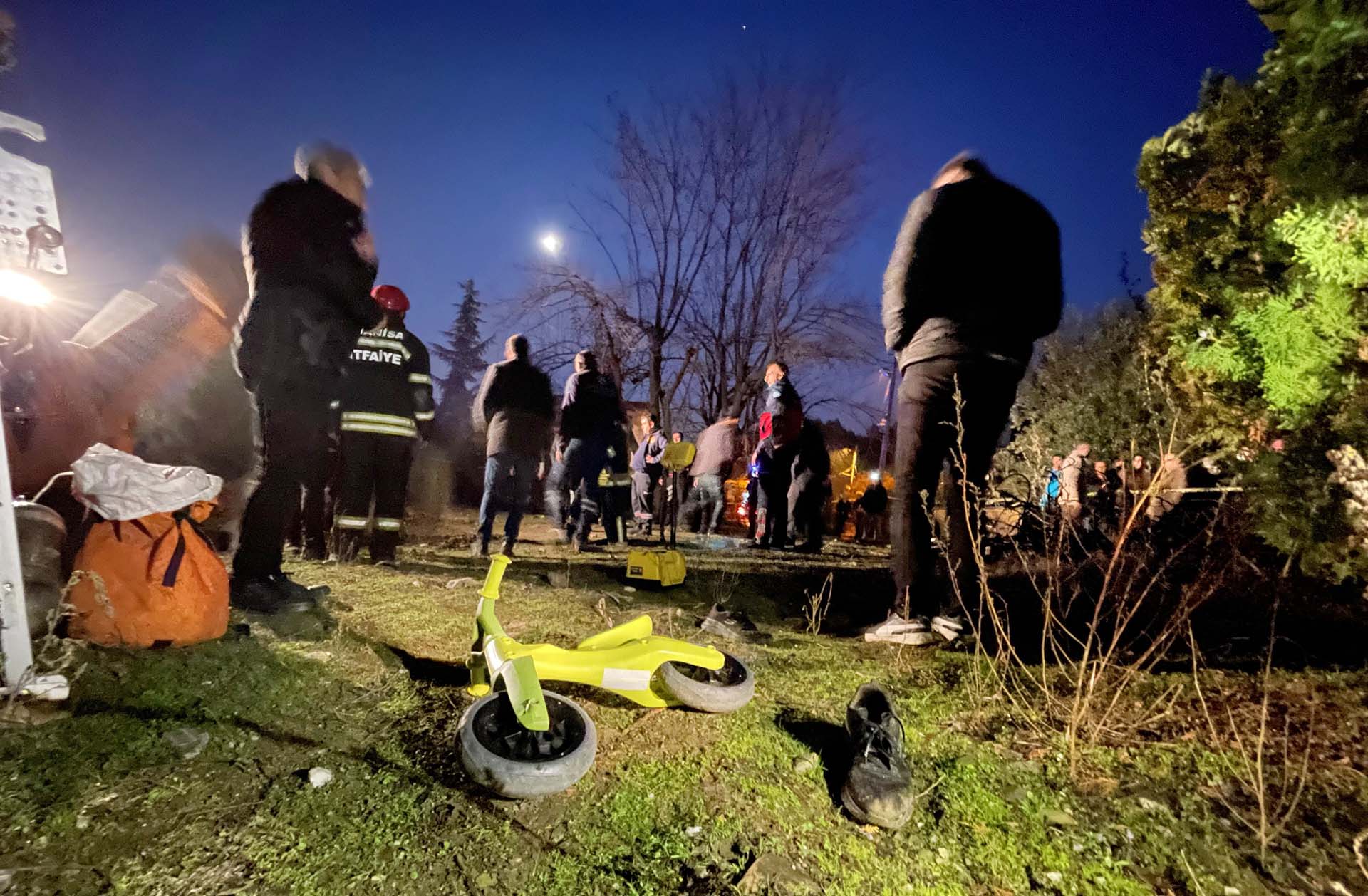 Korku filmi gibi bir olay: Baba ve oğlu 50 metrelik kuyuya düştü! Ekipler seferber oldu