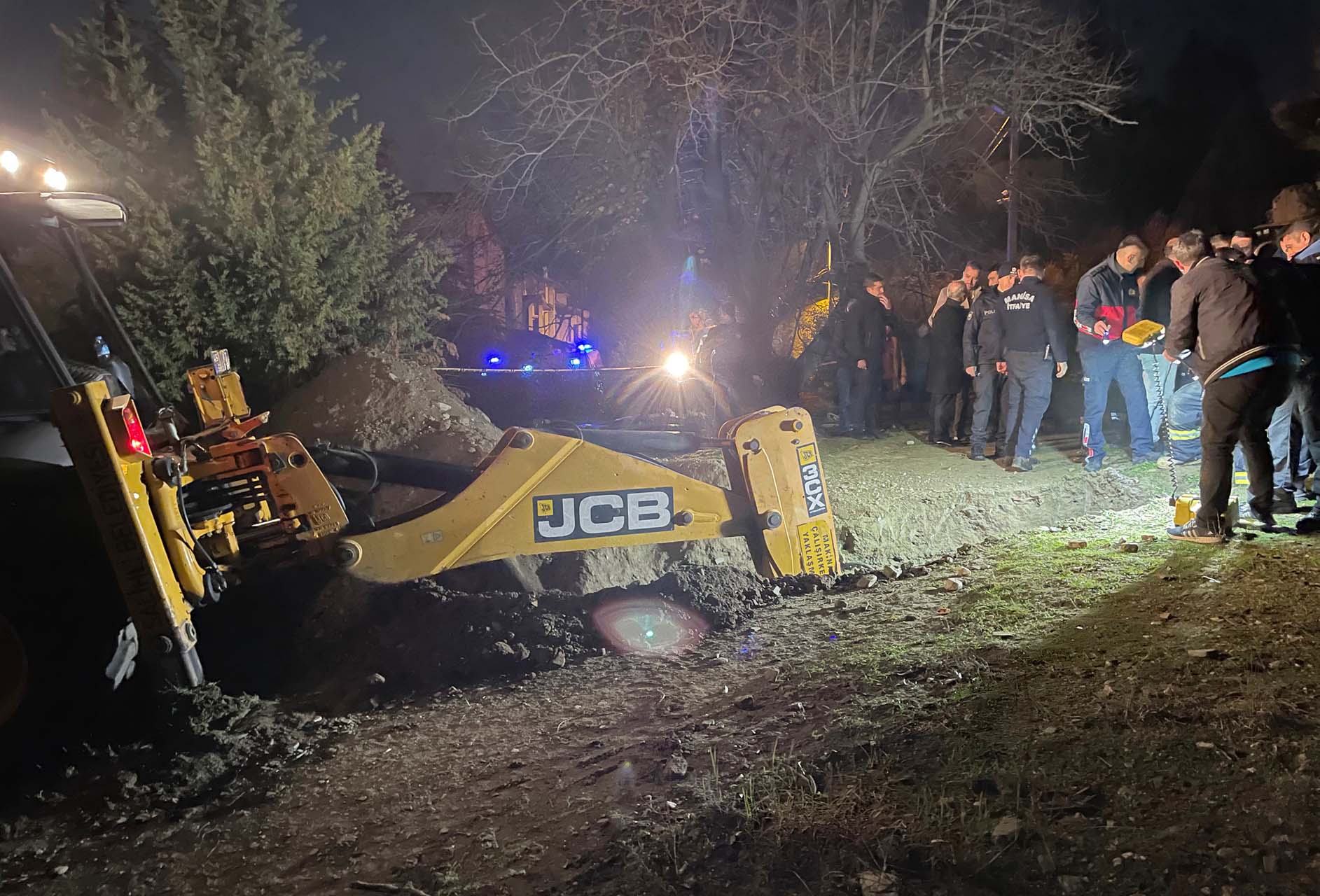 Korku filmi gibi bir olay: Baba ve oğlu 50 metrelik kuyuya düştü! Ekipler seferber oldu