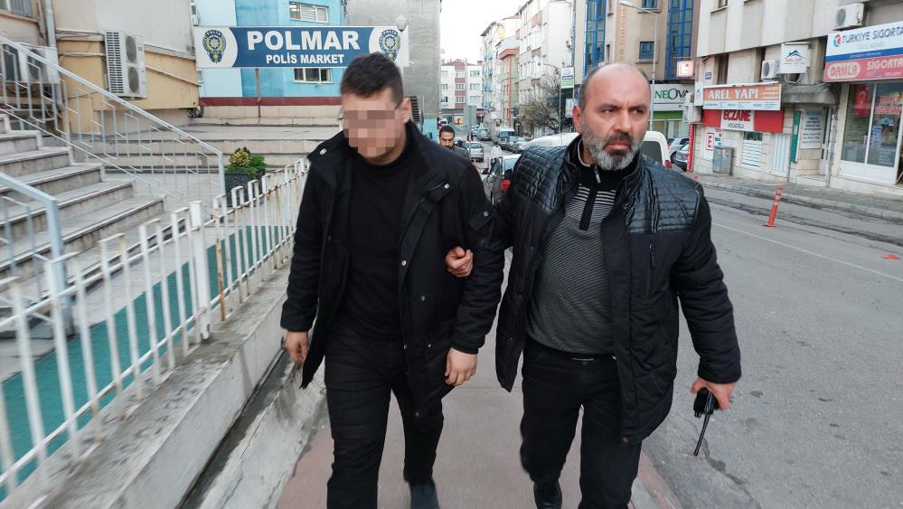 17 yaşındaki çocuk annesine acımadı: Annesini öldürdü, erkek arkadaşını yaraladı