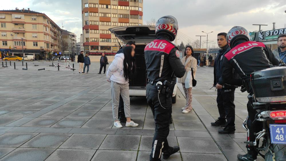 Kocaeli'de pes dedirten olay: Genç kızların kavgası hastanede bitti! 15 yaşındaki kız bıçakla yaralandı