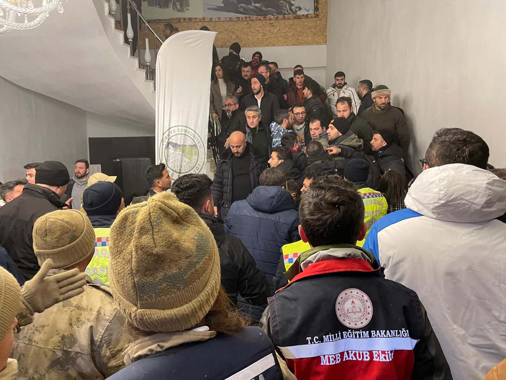 Son dakika | Kars Sarıkamış'ta facia! Anma töreninde otelin tavanı çöktü: Yaralılar var