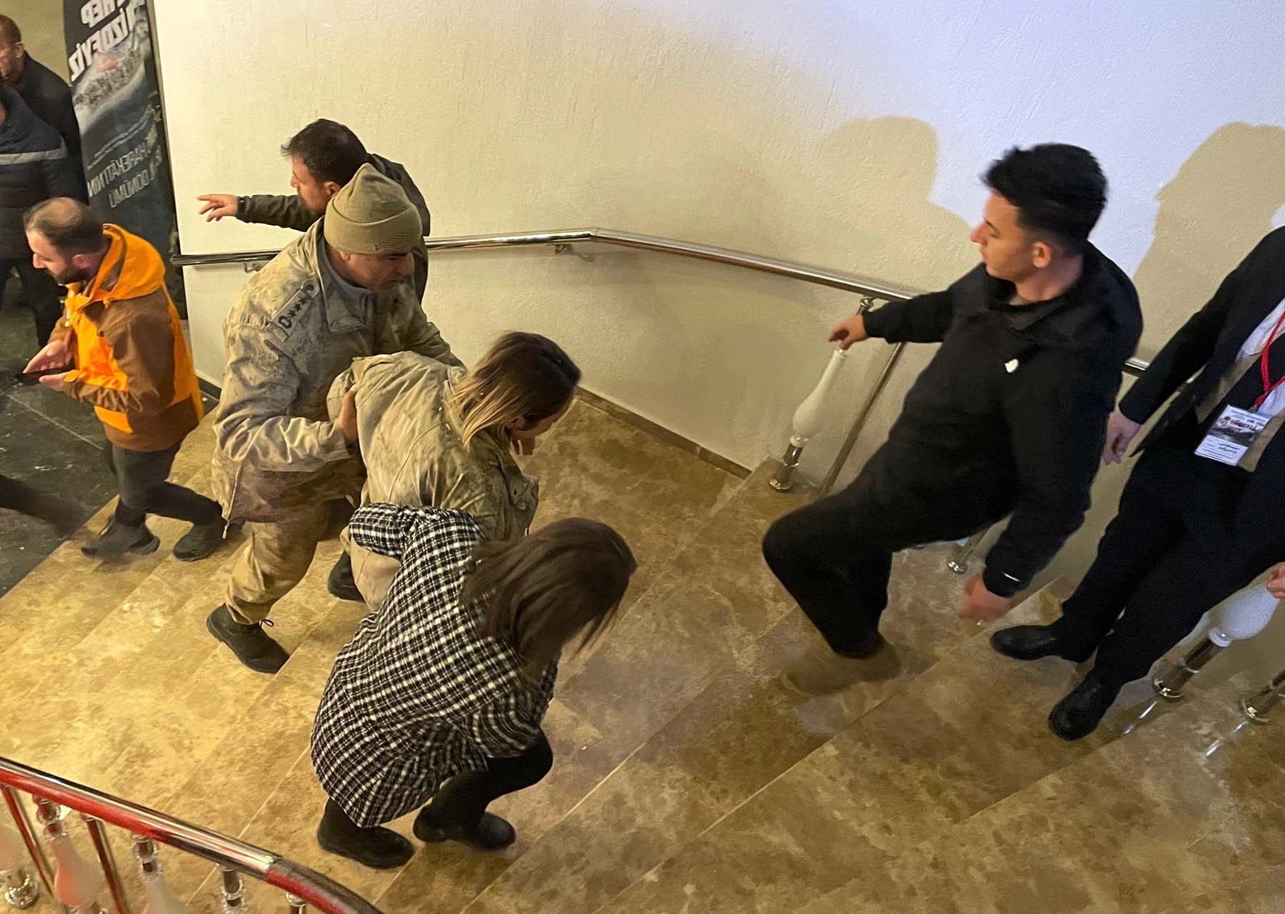 Son dakika | Kars Sarıkamış'ta facia! Anma töreninde otelin tavanı çöktü: Yaralılar var