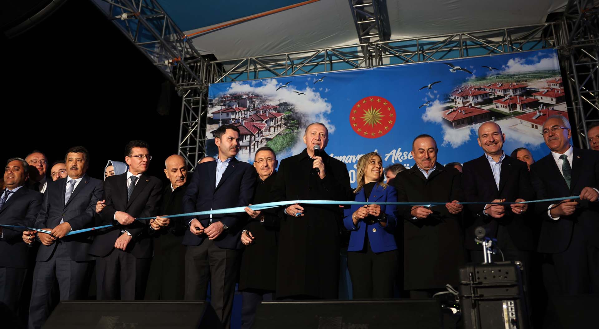 Cumhurbaşkanı Erdoğan'dan Manavgat'ta önemli açıklamalar! İnşa ettiğimiz konutları yüzde 66 indirimle 18 yıl vadeyle sahiplerine vereceğiz