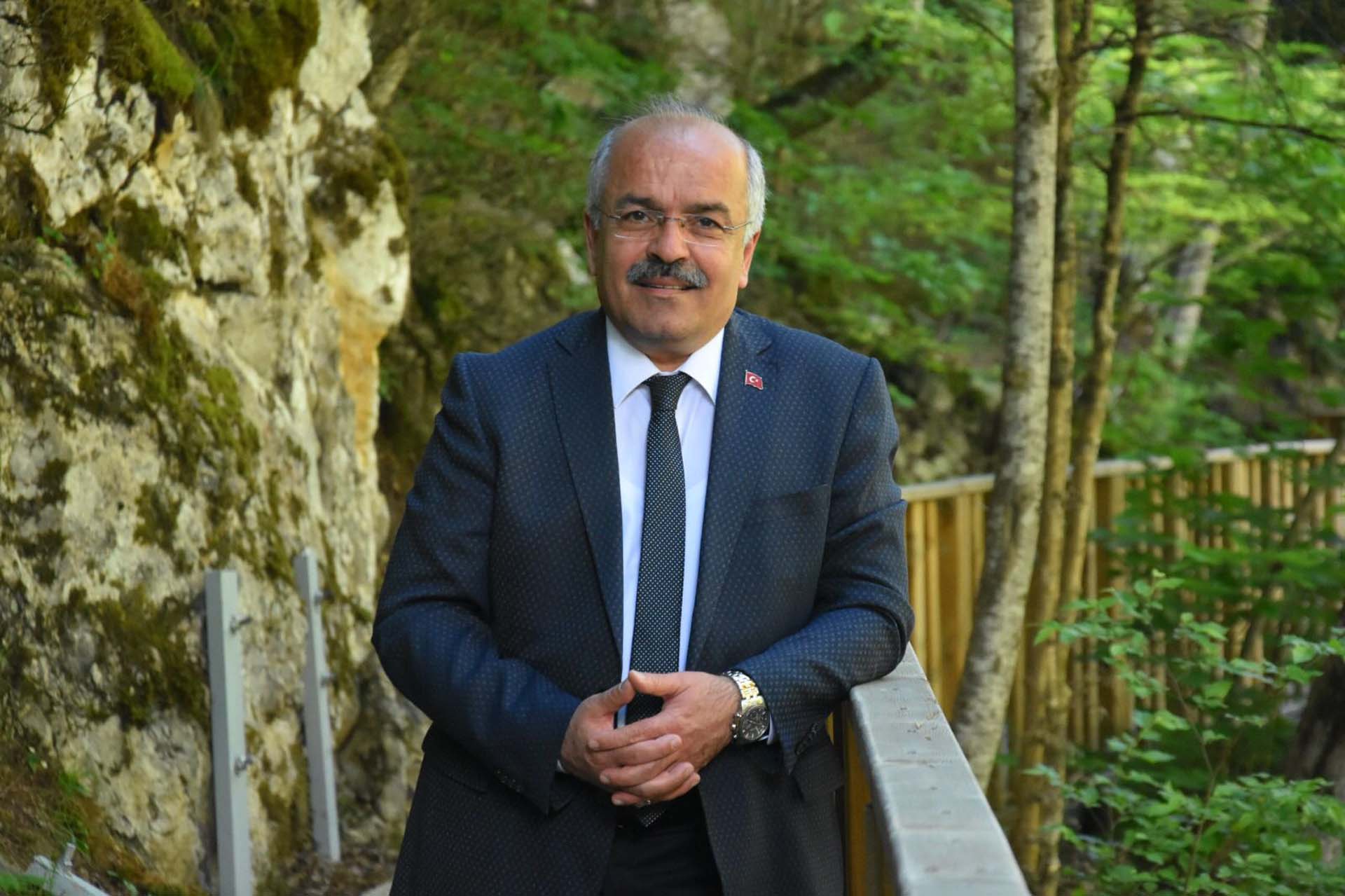 AK Partili Pınarbaşı Belediye başkanına saldırı! Merdivenden düşüp yaralandı! 