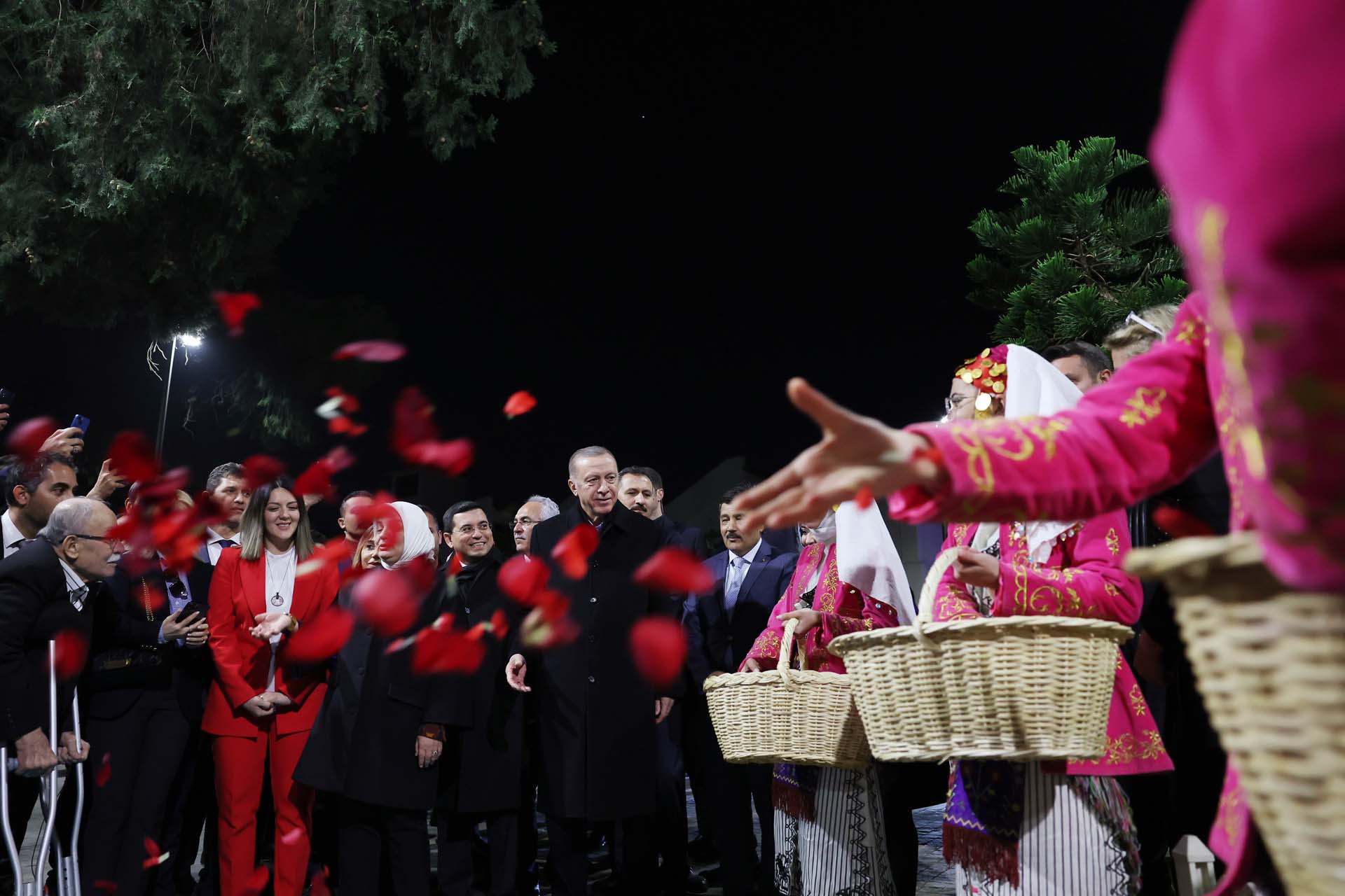 Cumhurbaşkanı Erdoğan Kadınlarla Büyük Türkiye Yolunda programında konuştu! Seçimler için tarih verdi: Belki öne alacağımız seçimlerle neticeyi alacağız