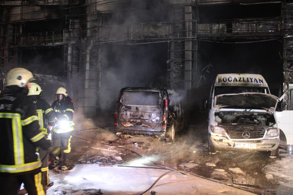 Kayseri'de korkutan yangın: Çok sayıda araç kullanılamaz hale geldi