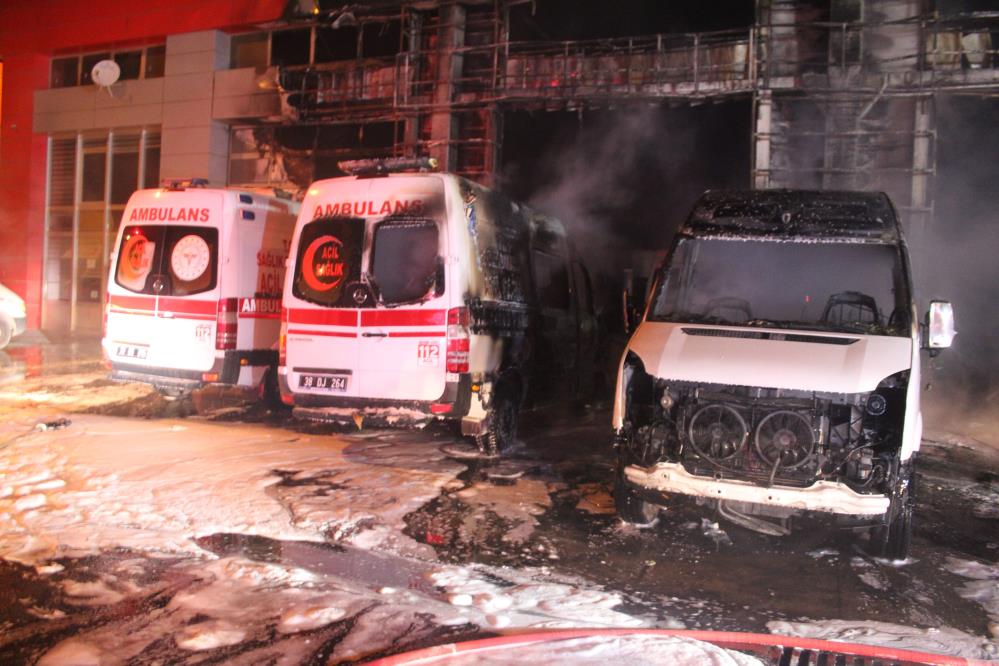 Kayseri'de korkutan yangın: Çok sayıda araç kullanılamaz hale geldi