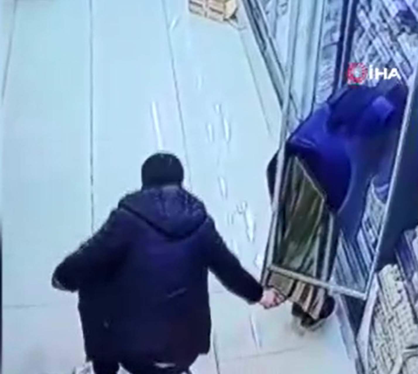 Markette genç kadının görüntülerini çekmişti! Polis ekipleri o sapığı buldu, gerçek şok etti! 