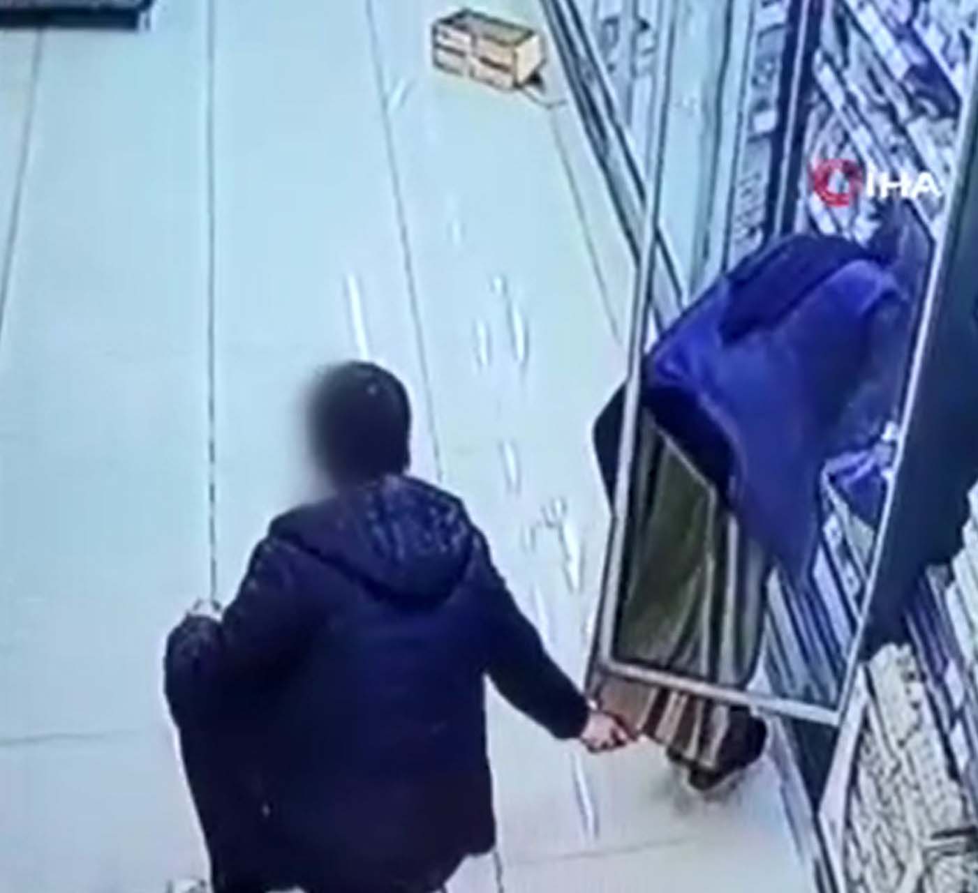 Markette genç kadının görüntülerini çekmişti! Polis ekipleri o sapığı buldu, gerçek şok etti! 