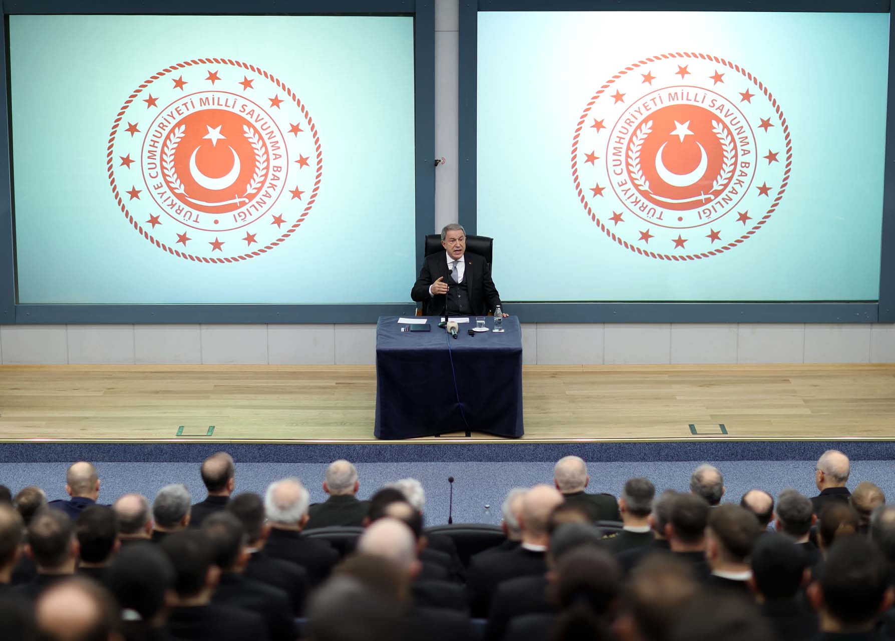 Bakan Akar, Yunanistan'ın hamlesine sessiz kalmadı: Hiçbir oldubittiye izin vermeyecek, hakkımızı çiğnetmeyeceğiz