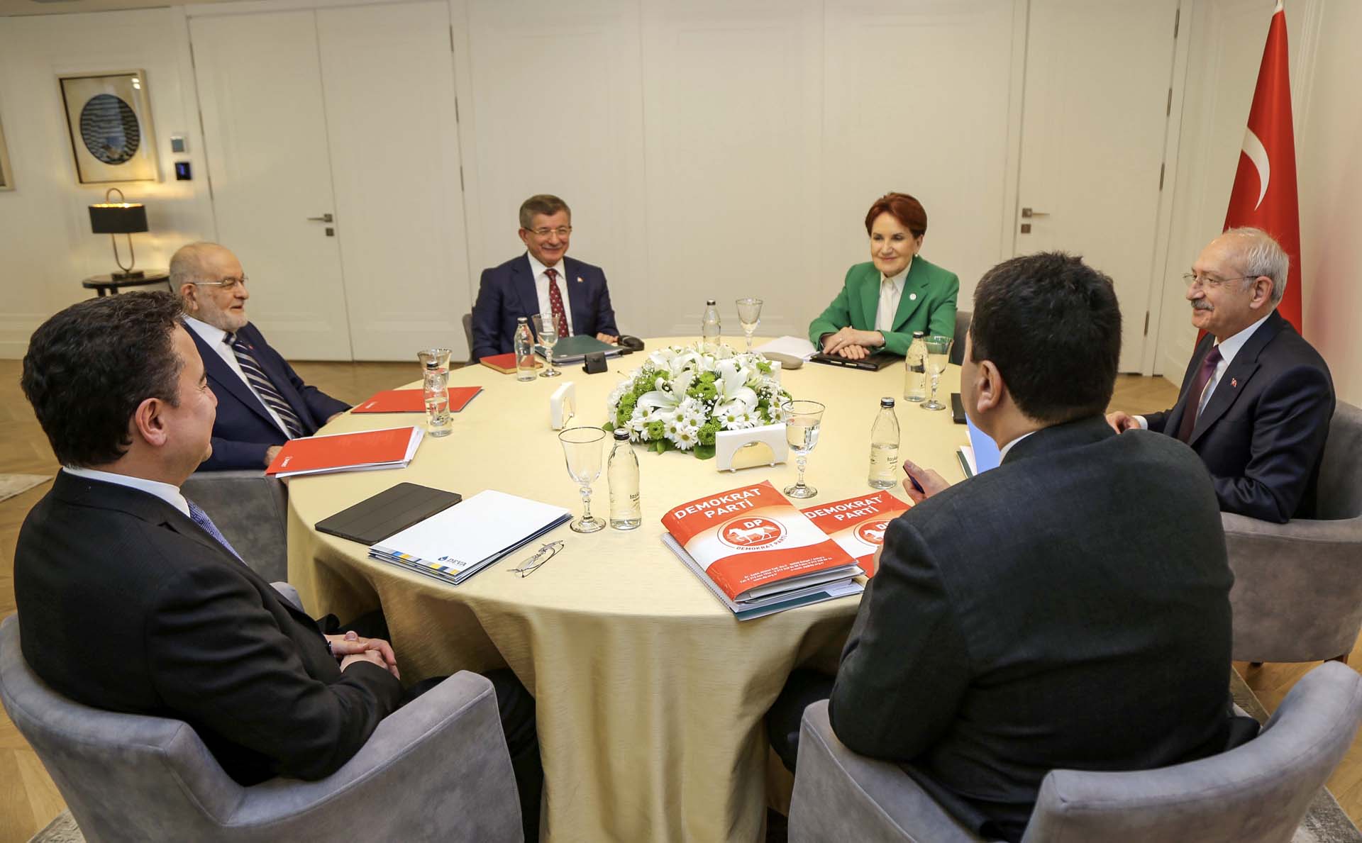 İsmail Saymaz, gerçekleri söyledi! Altılı masayı eleştirdi: Cumhurbaşkanı adayının, Erdoğan’ı devirmesi mümkün değil