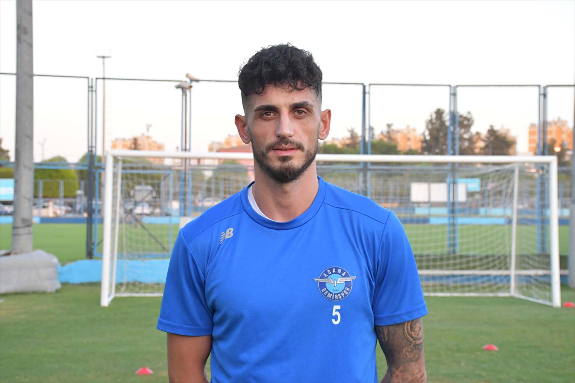 Fenerbahçe ilk transferini yaptı! Yıldız futbolcu ile 3.5 yıllık sözleşme imzalandı 