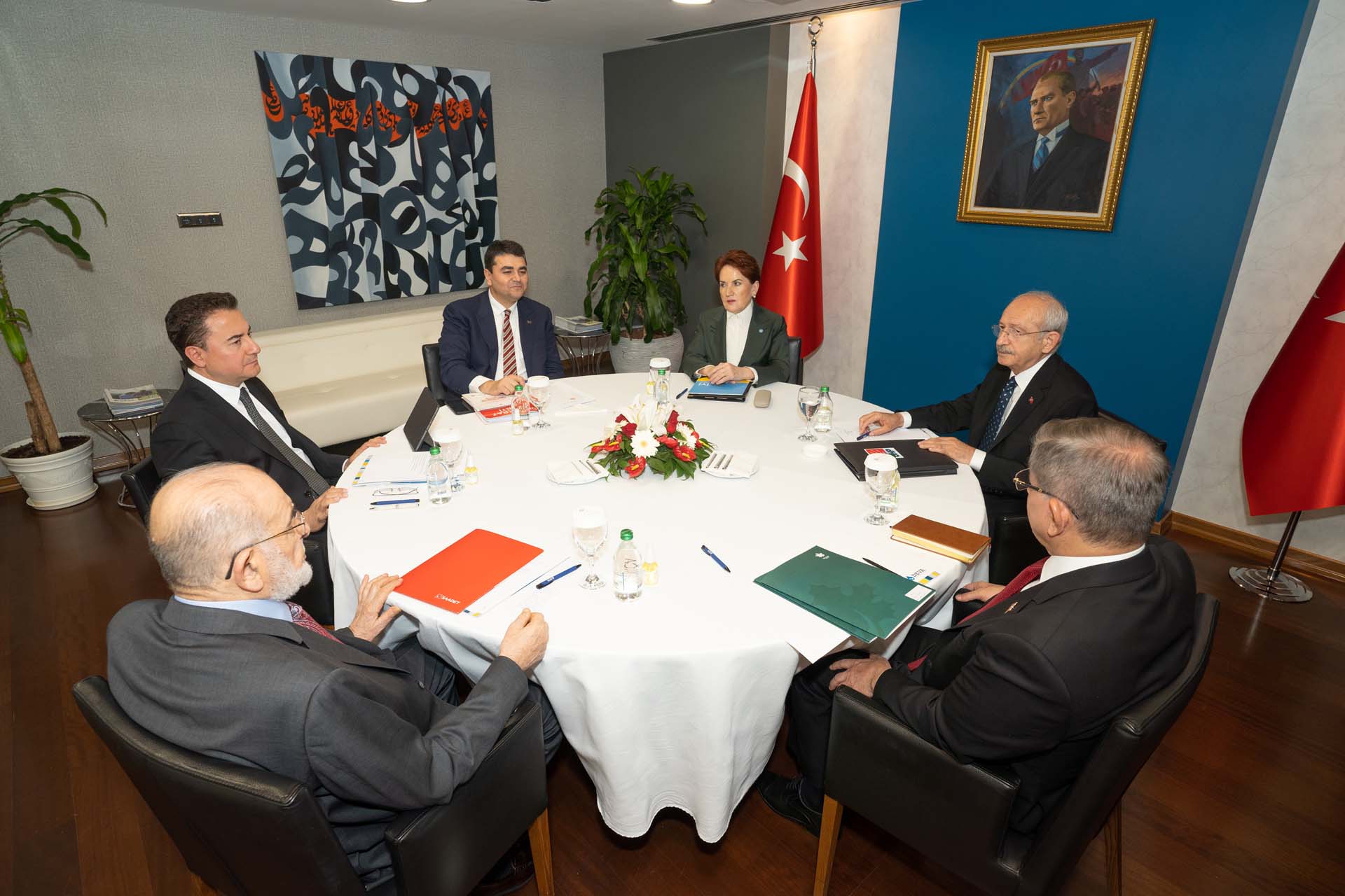 HDP'li Mithat Sancar, altılı masayı korkaklıkla suçladı! Diyalog için açık kapı bıraktı! 