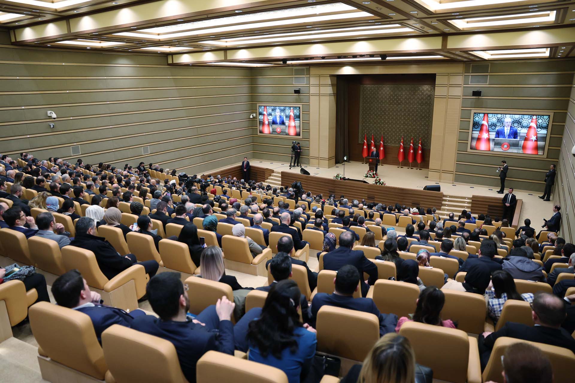 Cumhurbaşkanı Erdoğan'dan başörtüsü düzenlemesi için referandum çıkışı: Son kararı milletimiz verecek 