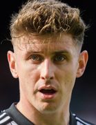 Tom Cairneyboyu ve yaşı kaç