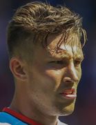 Angus Macdonaldboyu ve yaşı kaç