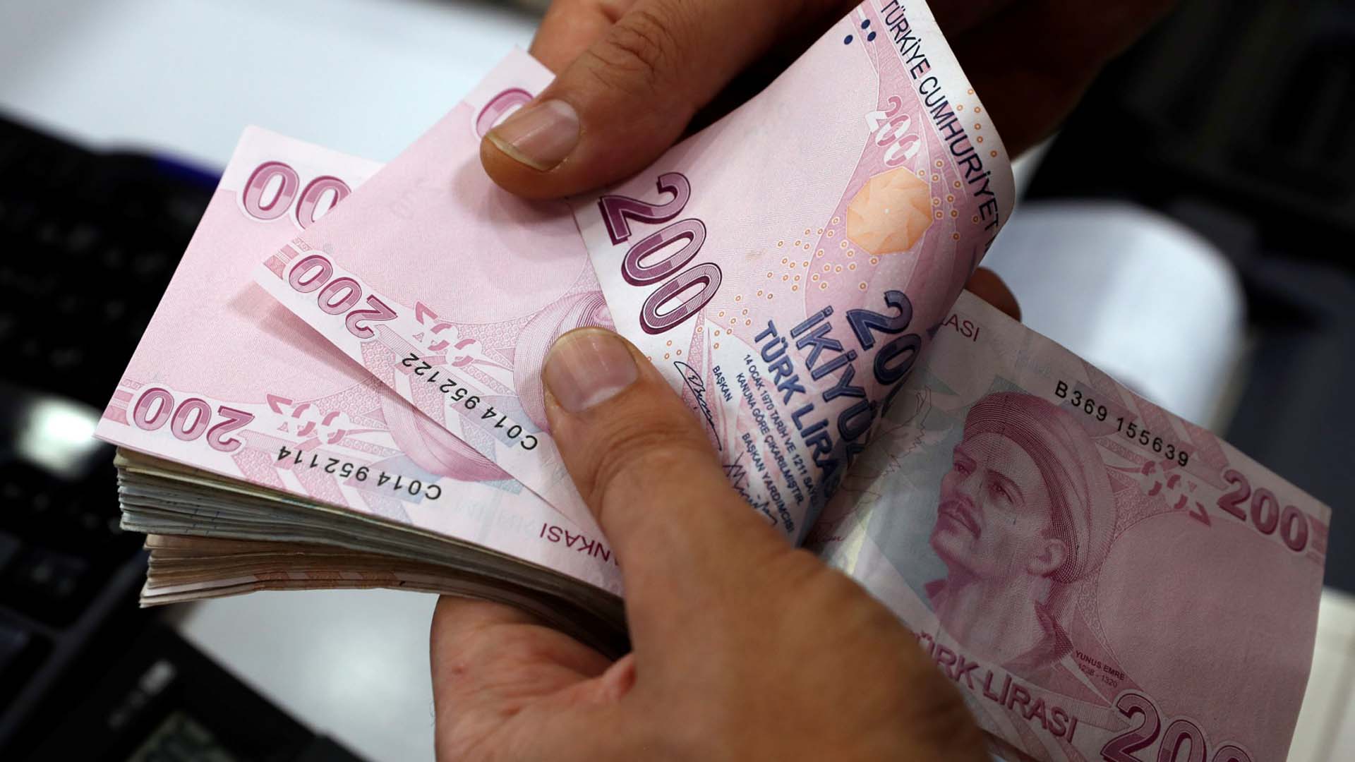 Milyonları yakından ilgilendiren kanun teklifi kabul edildi! Memur ve emekli maaşlarına yüzde 30 zam geldi!
