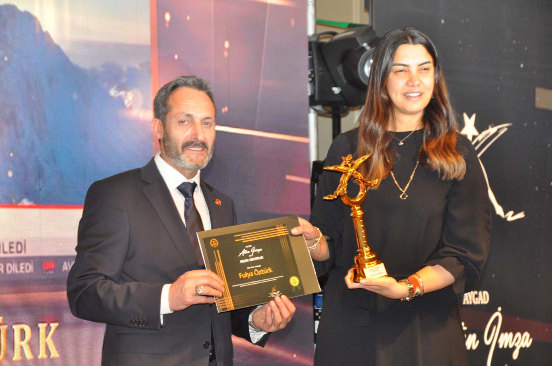 36 farklı kategoride ödül! AYGAD, Altın İmza Ödülleri sahiplerini buldu!
