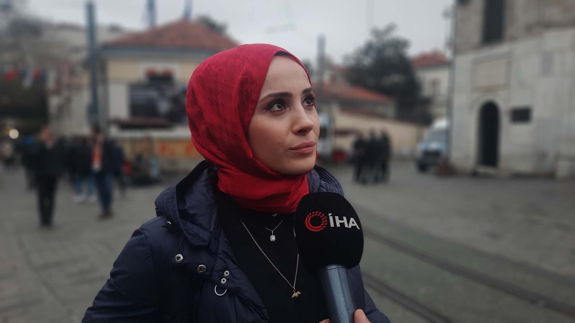 Röportaj yapan başörtülü muhabire çirkin hakaret! Bu 28 Şubat zihniyeti