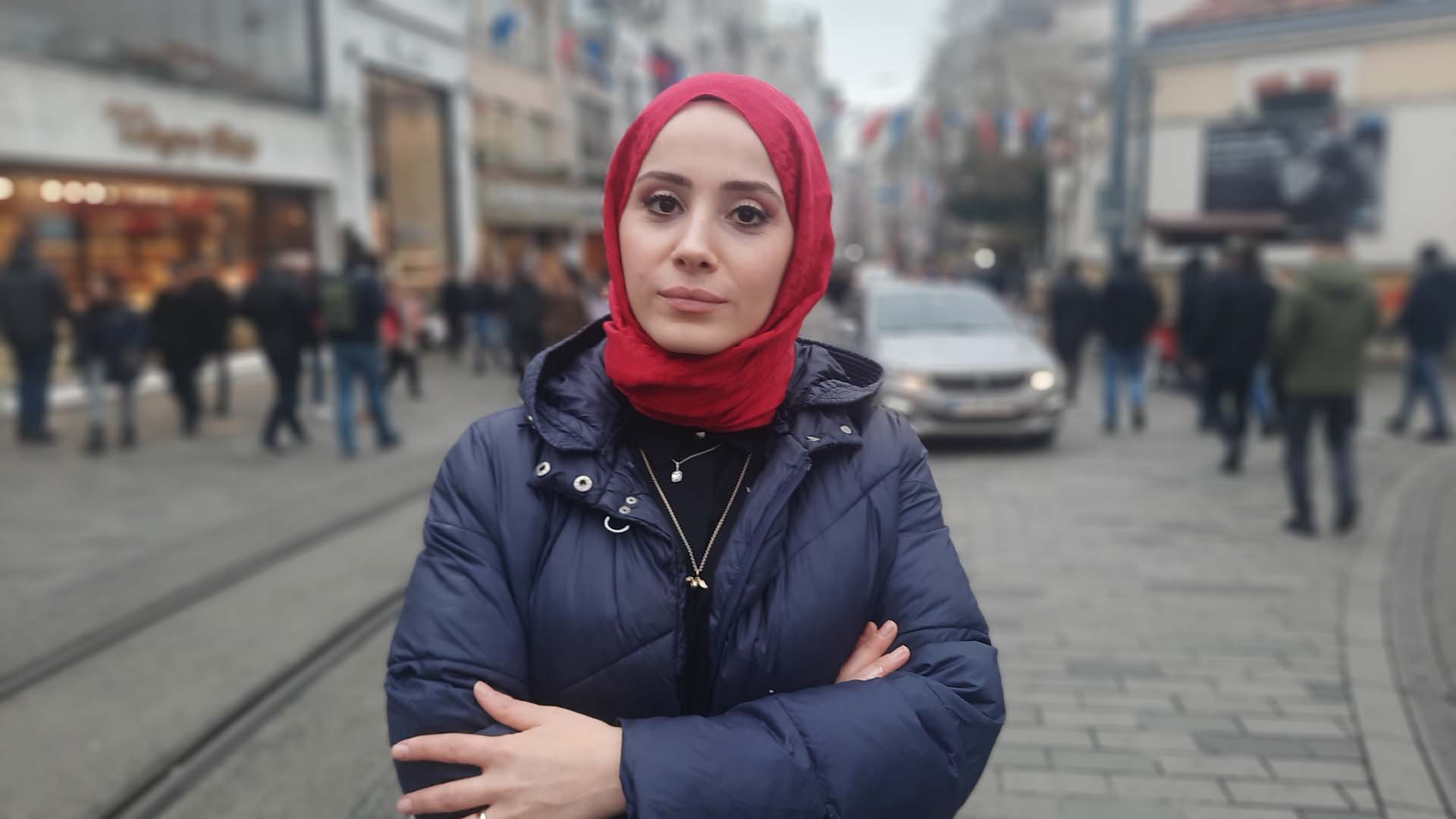 Röportaj yapan başörtülü muhabire çirkin hakaret! Bu 28 Şubat zihniyeti