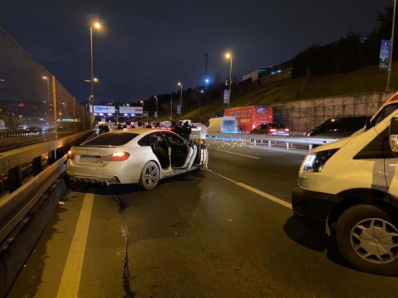Haliç Köprüsü'nde otomobile silahlı saldırı: Ölü ve yaralılar var