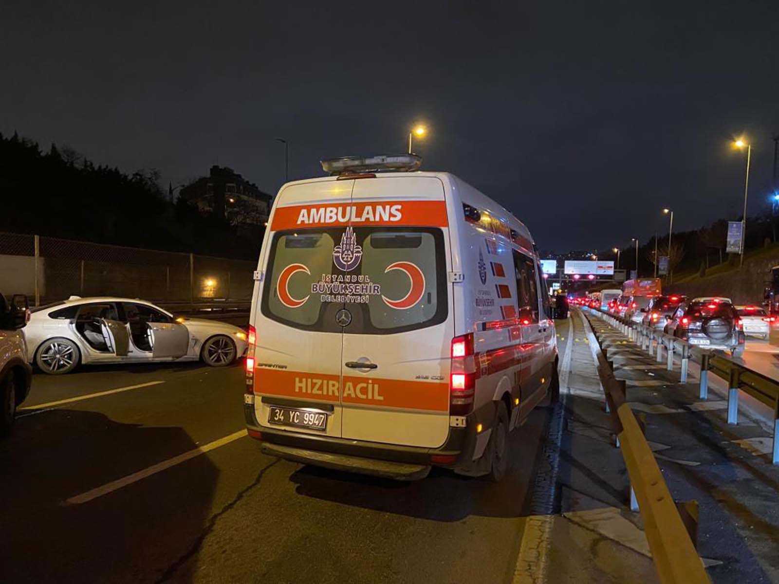 Haliç Köprüsü'nde otomobile silahlı saldırı: Ölü ve yaralılar var