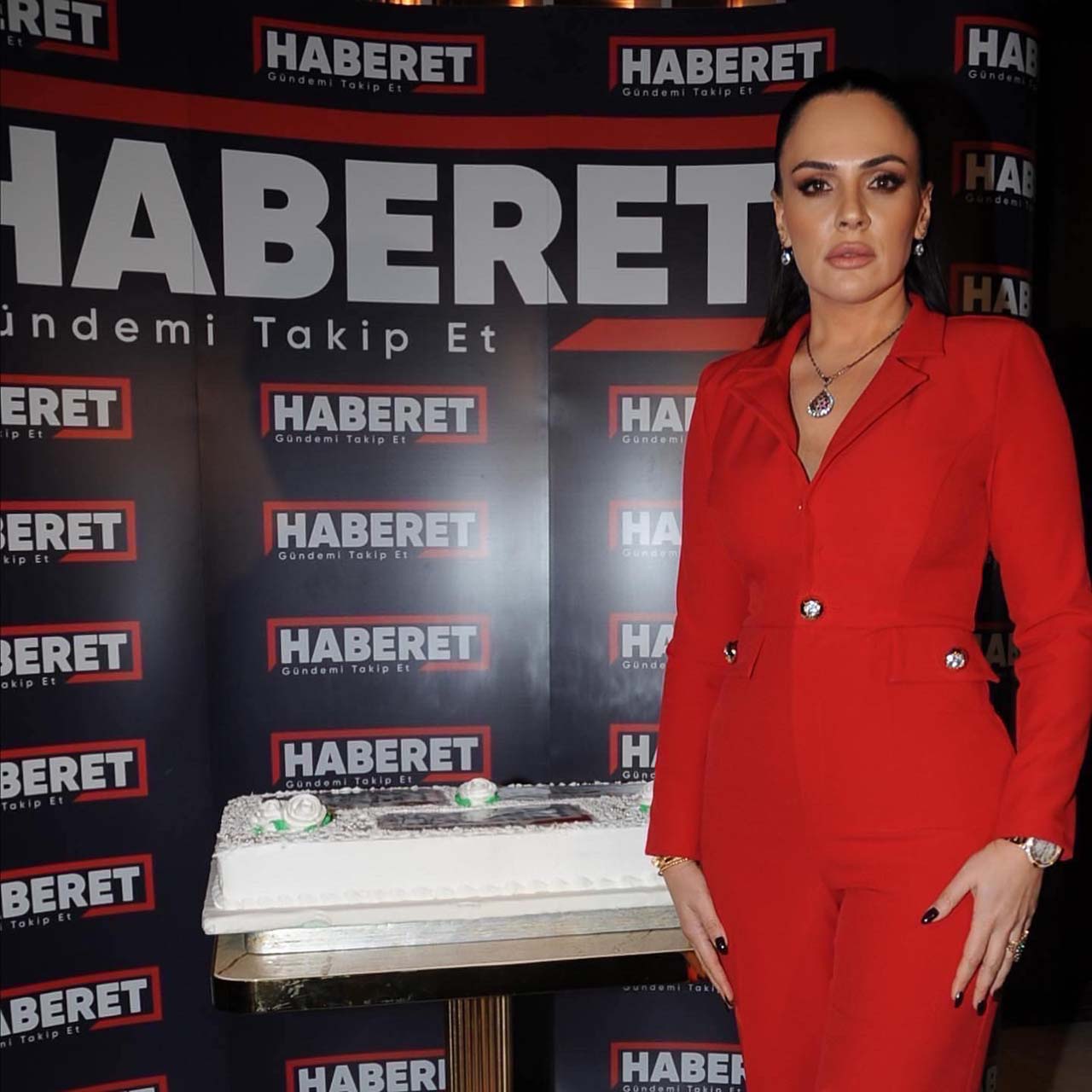 Buket Aydın, Merve Boluğur ile düet mi yapacak? Söylediğimiz şarkılar ile insanları depresyona sokabilir