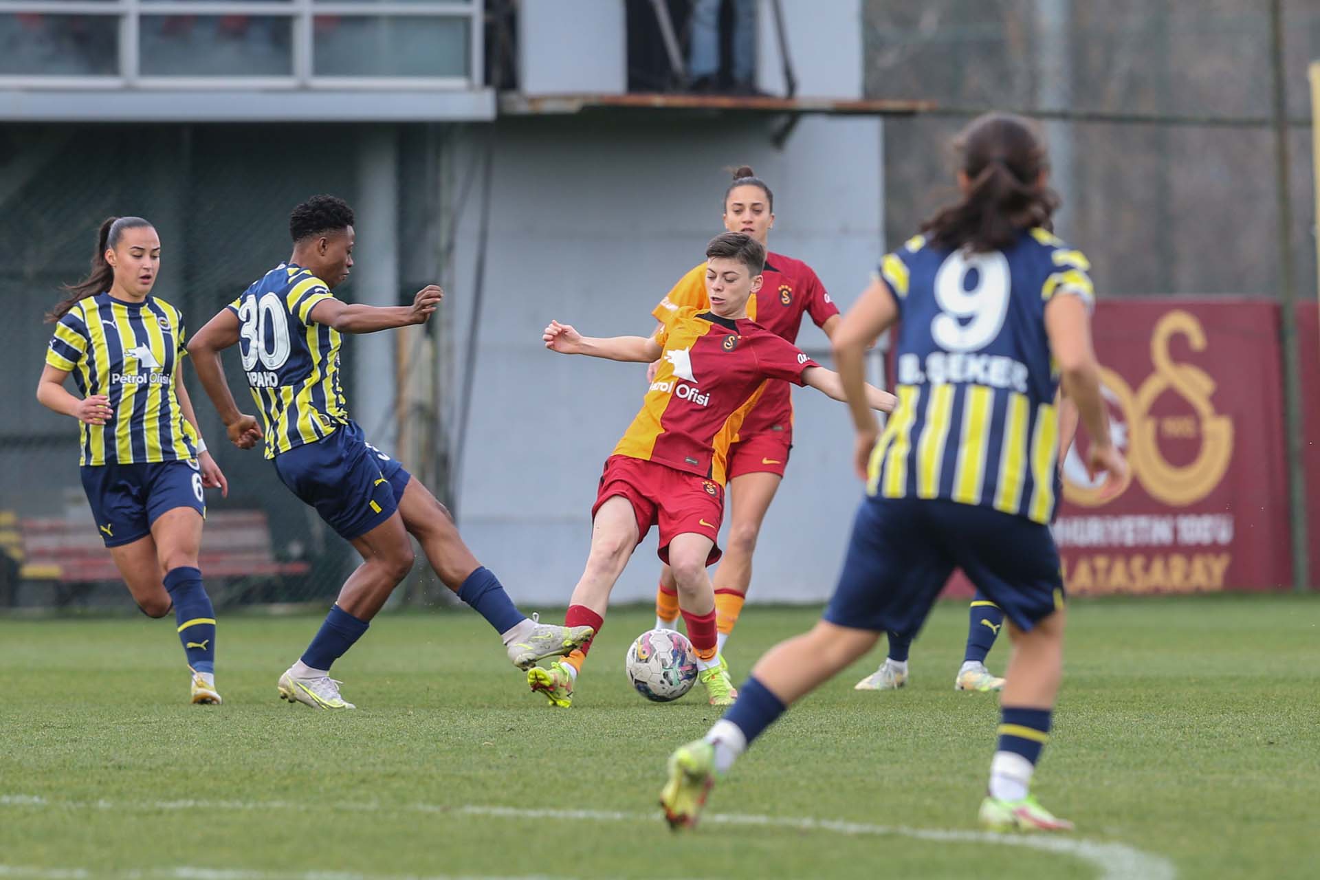 Kadınlar Futbol Ligi: Galatasaray 2 - 0 Fenerbahçe | MAÇ SONUCU