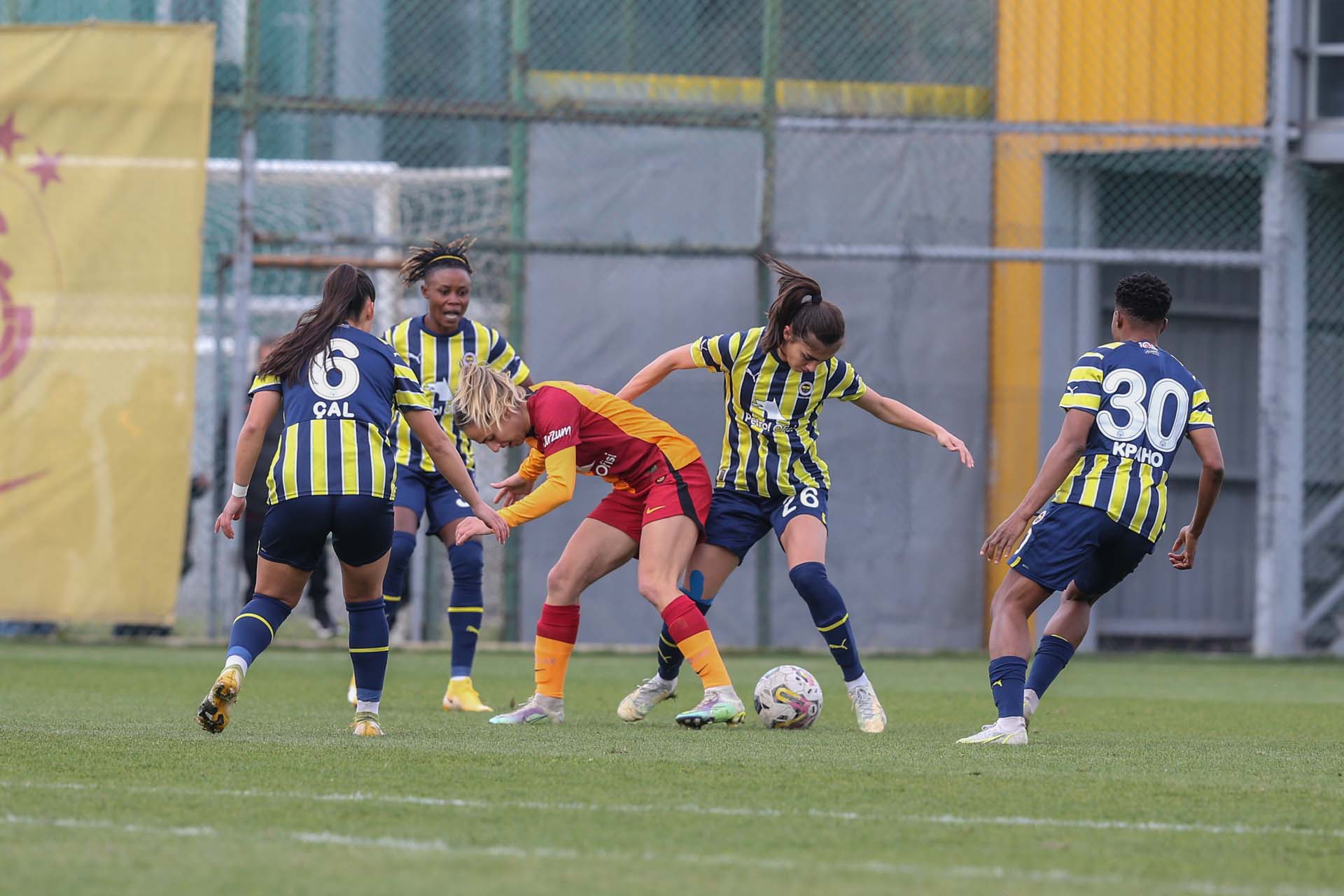 Kadınlar Futbol Ligi: Galatasaray 2 - 0 Fenerbahçe | MAÇ SONUCU