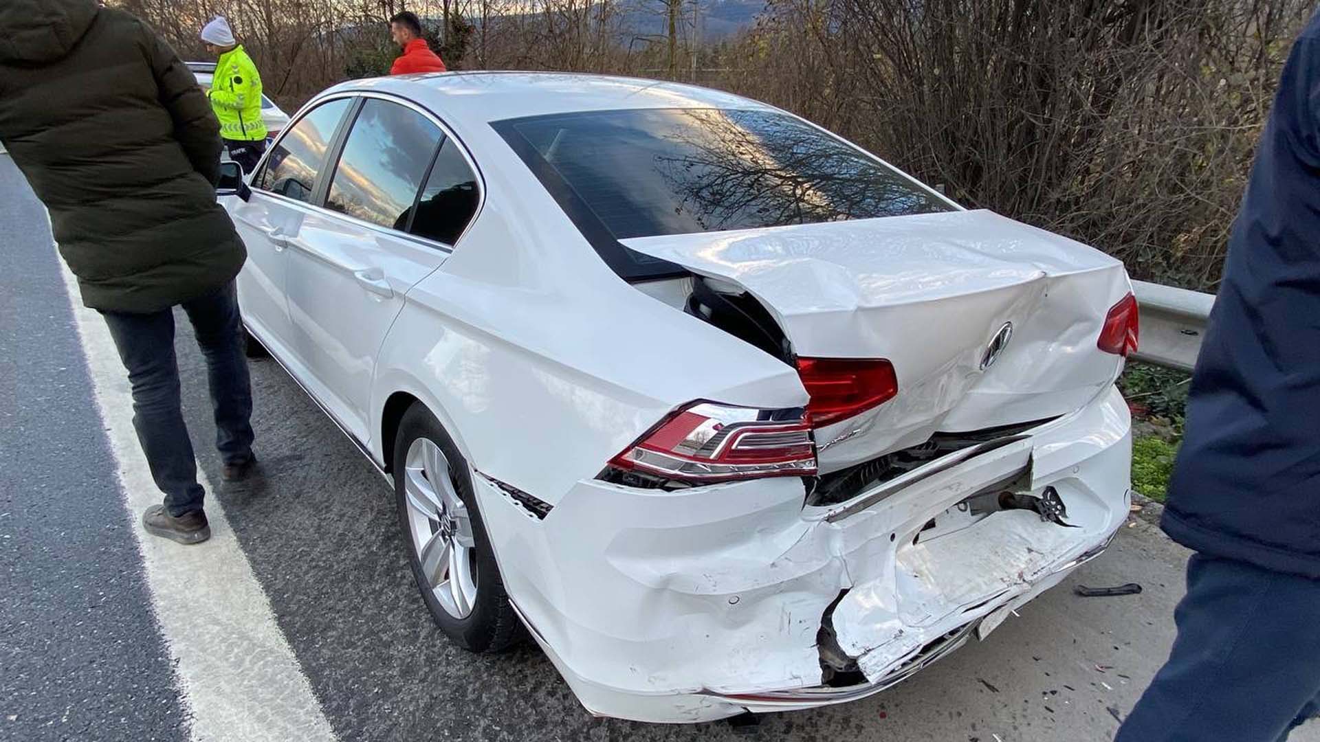 TEM Otoyolu'nda zincirleme trafik kazası! Ortalık savaş alanına döndü, bazı araçlar kağıt gibi ezildi!