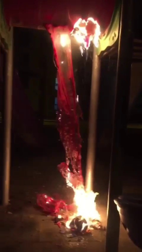 Mardin'de korkutan olay: Oyun parkını ateşe verdiler