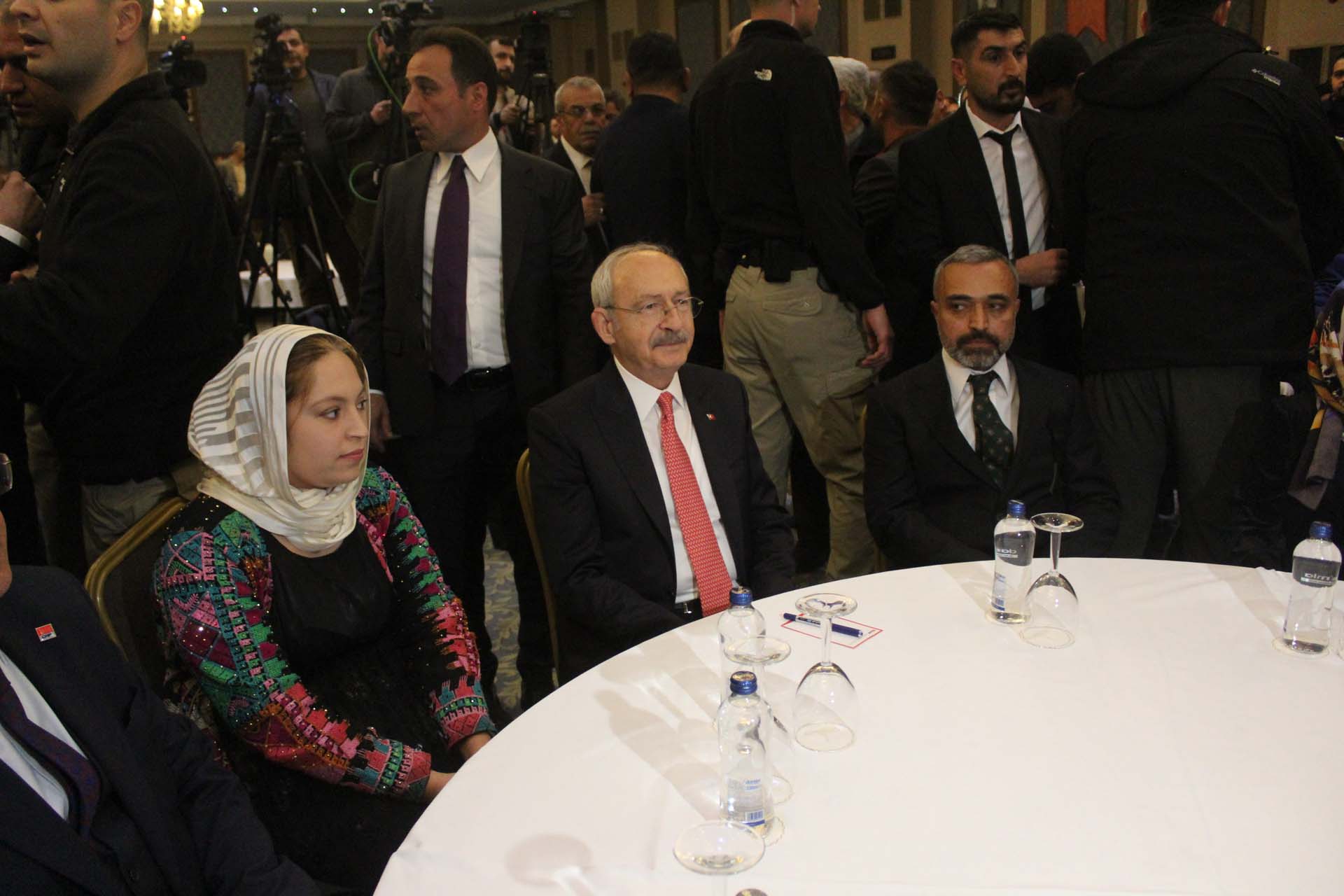 Kılıçdaroğlu, hangi şehirde olduğunu unuttu! Gaziantep'te, Şanlıurfa'da olmaktan son derece mutluyum dedi, salondakiler gülüştü