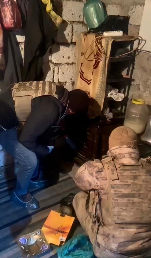 Jandarma'dan eş zamanlı operasyon: Gözaltına alındılar