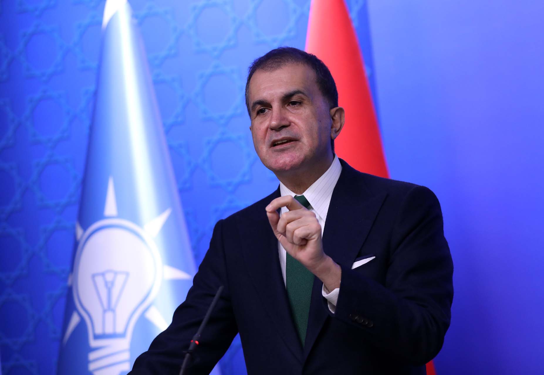 İsveç, Türk Büyükelçiliğinin önünde Kur'an-ı Kerim yakma eylemine izin verdi! AK Parti'den tepki gecikmedi! 