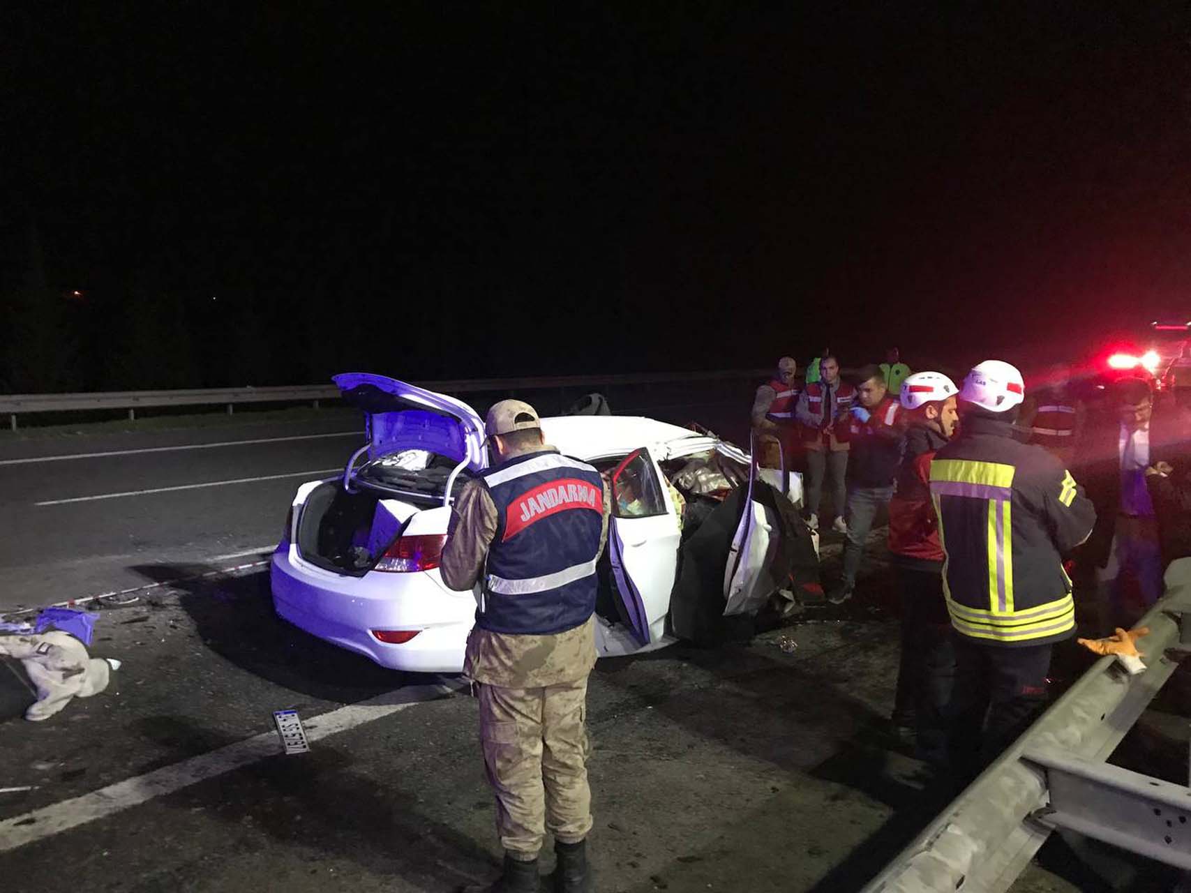 TAG Otoyolu'nda feci kaza! Otomobille çekici çarpıştı: Çok sayıda ölü var