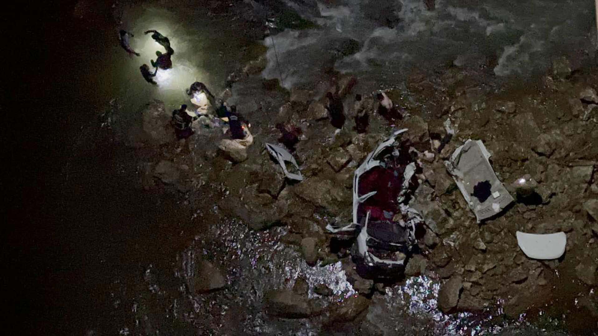 Batman'da korkunç kaza! Köprüden dereye uçan otomobil mezarları oldu