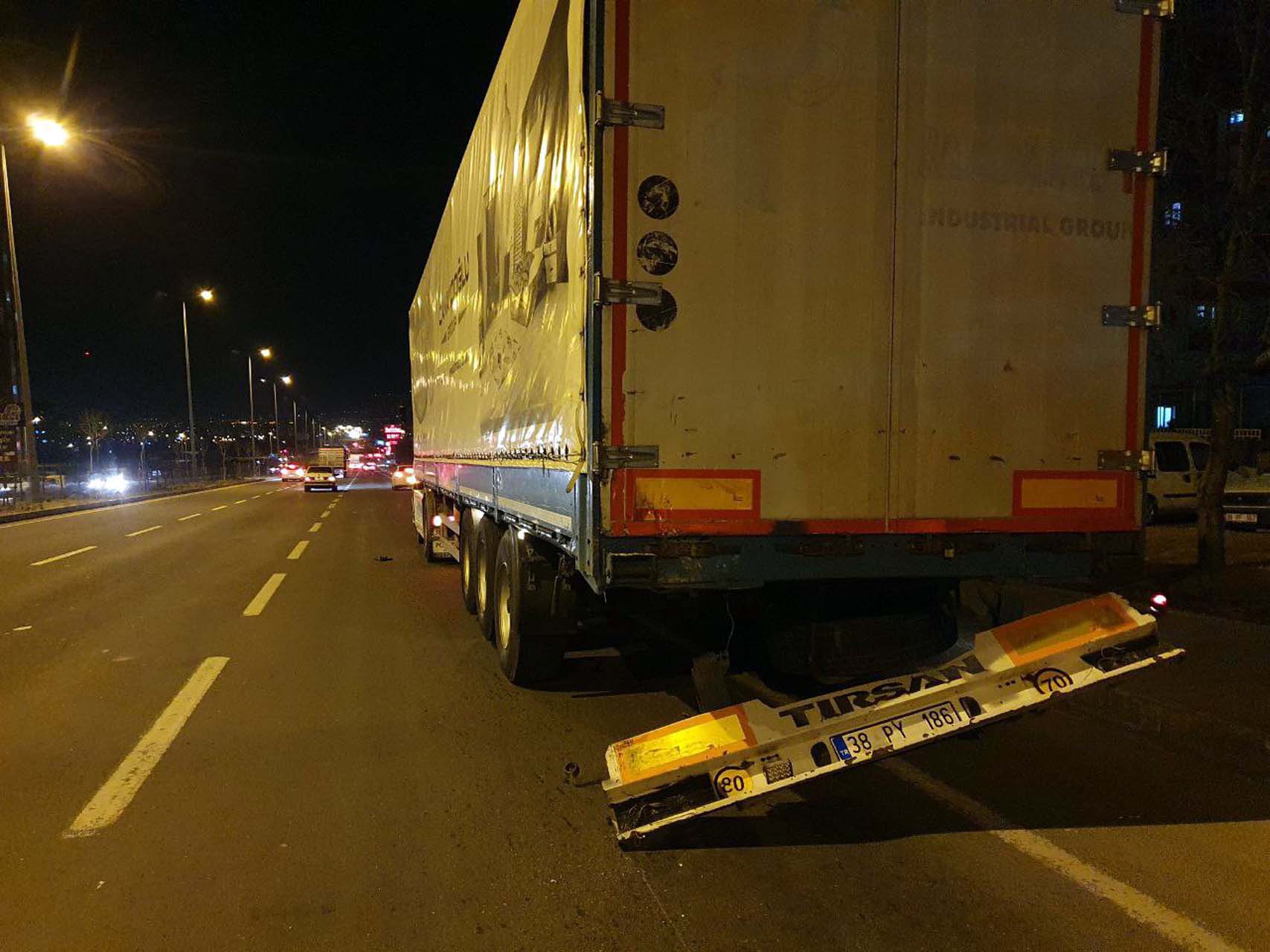 Kayseri'de ehliyetsiz sürücü dehşeti! Arkadaşının öldüğünü bile bile yola devam etti: Arkada oturan gencin uzuvları koptu