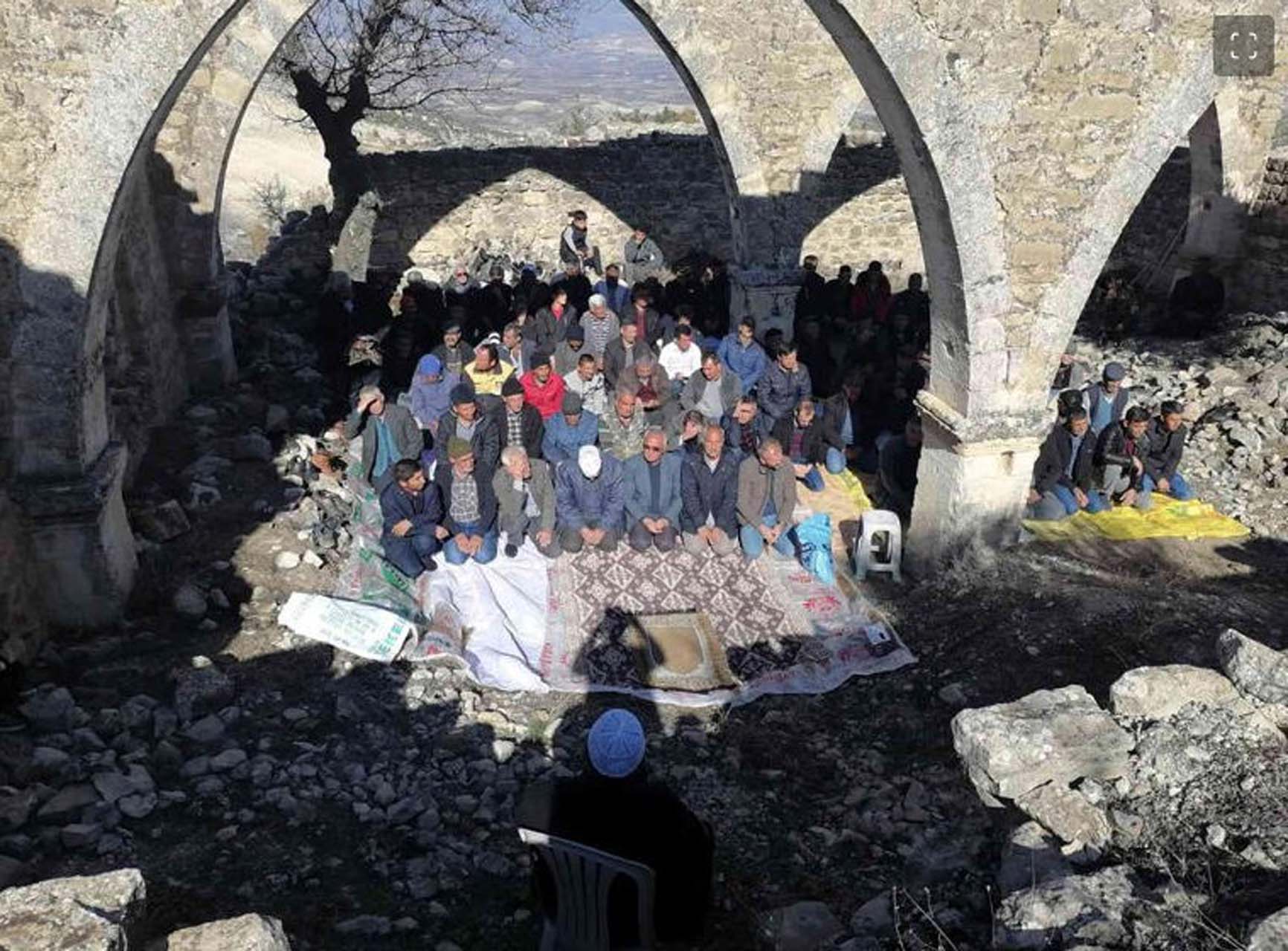 81 ilde eller semaya açıldı! Kar ve yağmur duası edildi 