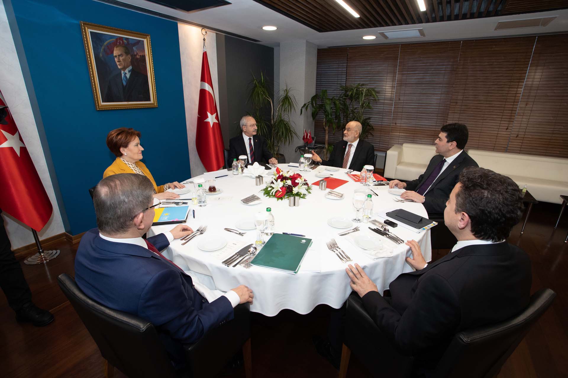 HDP'li Pervin Buldan'dan altılı masayı kızdıracak sözler: 6’lı Masa adayını çeksin, bizim adayımıza oy versin