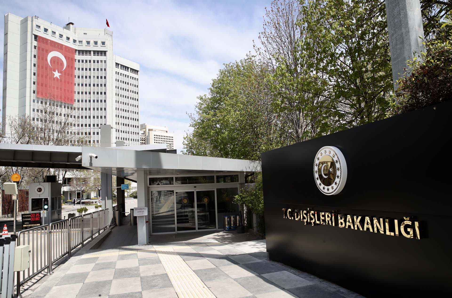 İsveç'teki PKK destekçileri Türkiye ve Cumhurbaşkanı Erdoğan'ı hedef aldı! Dışişleri Bakanlığı ayağa kalktı: "En güçlü şekilde kınıyoruz"