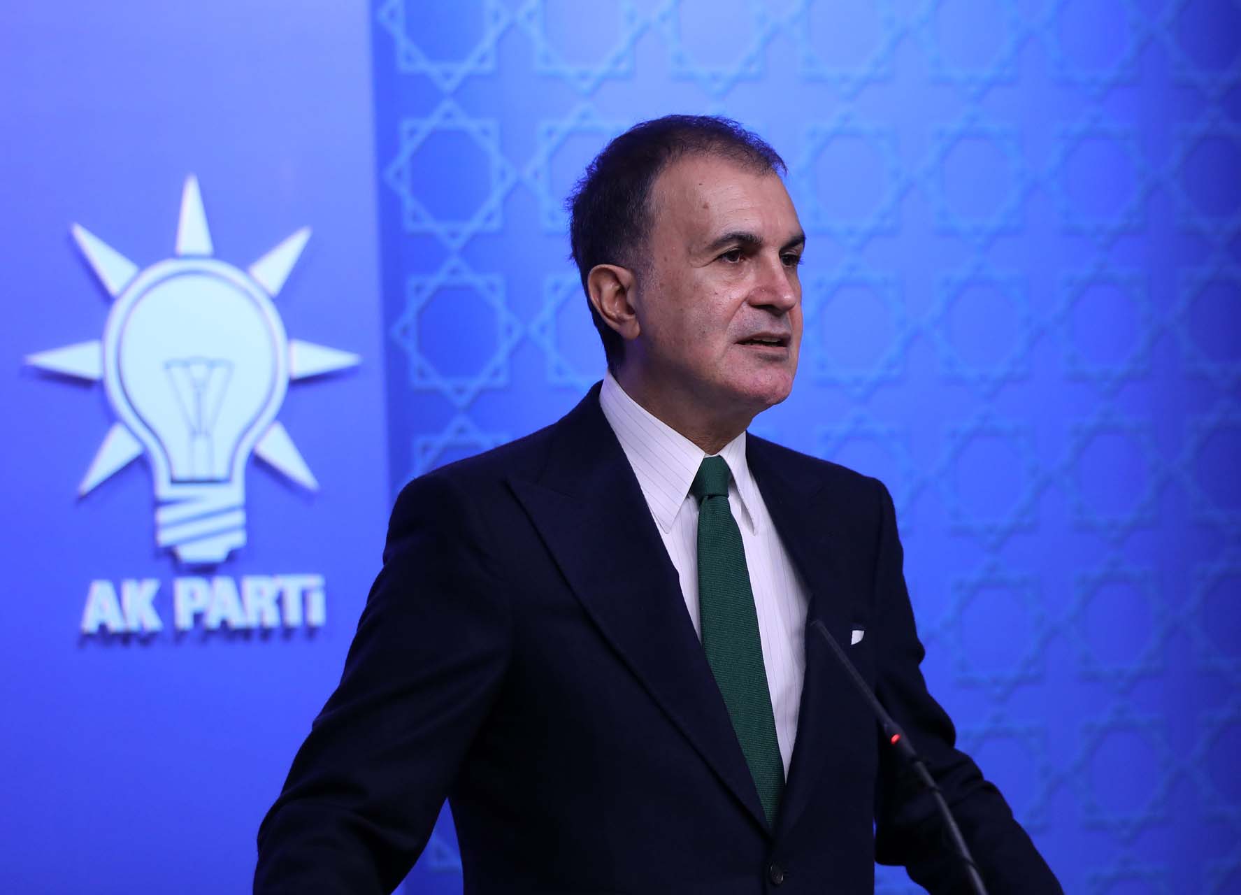 AK Parti Sözcüsü Ömer Çelik'ten İsveç'teki provokasyona sert tepki: İsveç insanlığa karşı suç olan eylemin parçası olmuştur