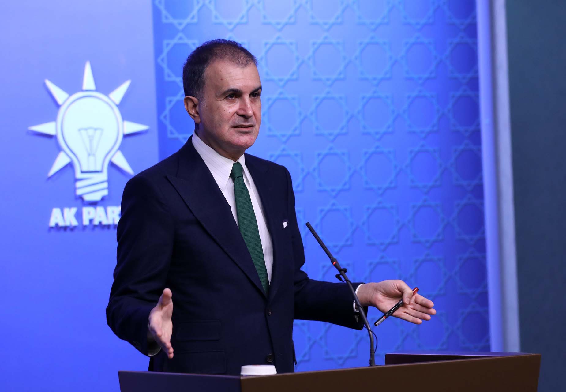 AK Parti Sözcüsü Ömer Çelik'ten İsveç'teki provokasyona sert tepki: İsveç insanlığa karşı suç olan eylemin parçası olmuştur