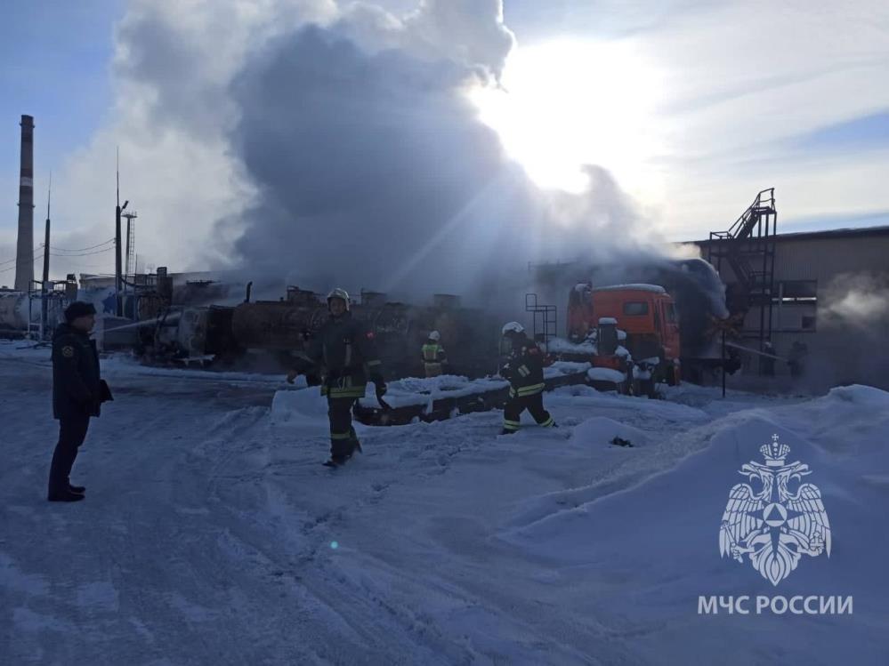 Rusya'daki yangın korkuttu: 3 tank kullanılamaz hale geldi
