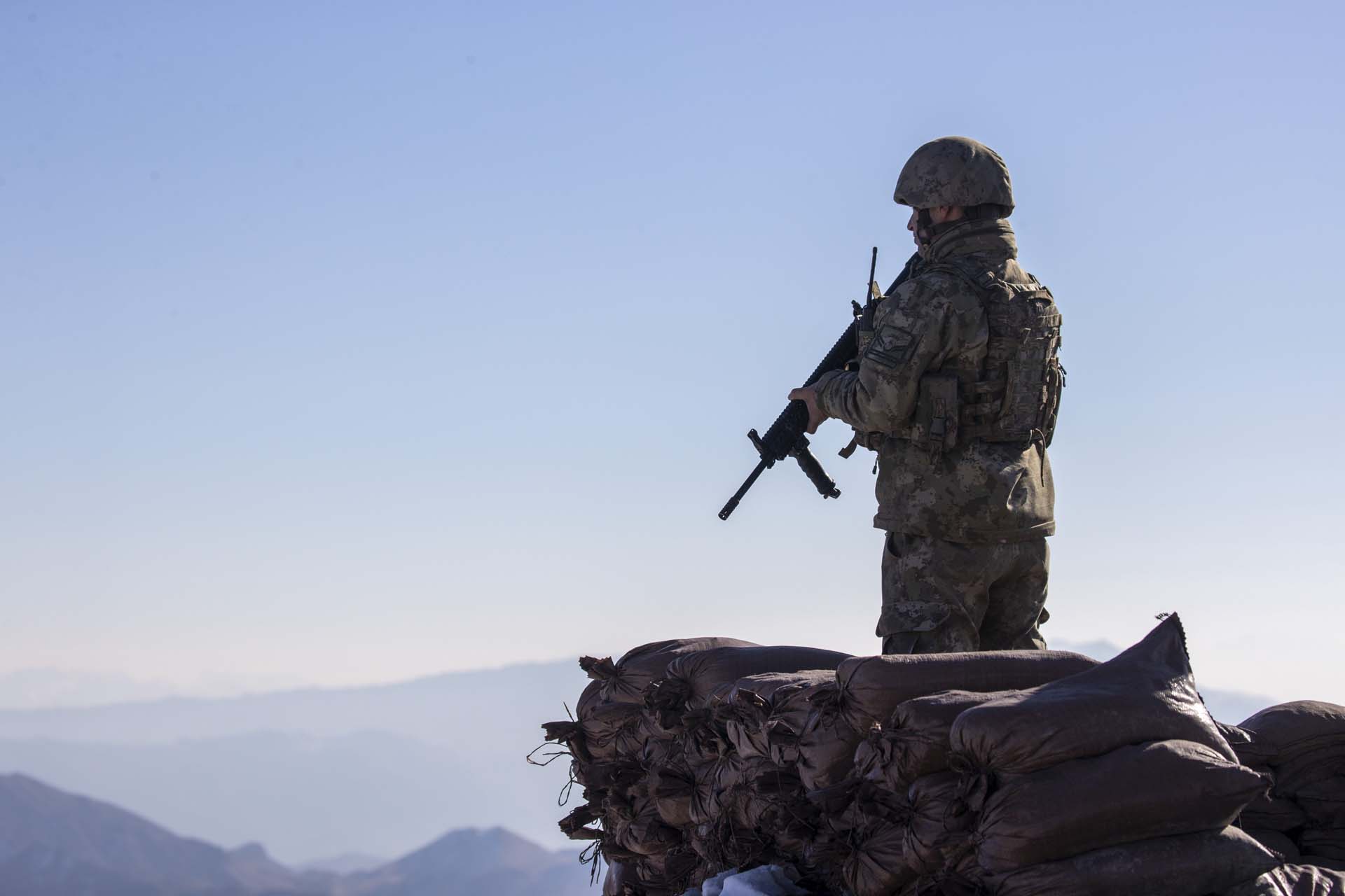 MSB duyurdu! Mehmetçik taciz ve saldırı girişimlerine karşılık vermeye devam ediyor: 6 terörist etkisiz hale getirldi 