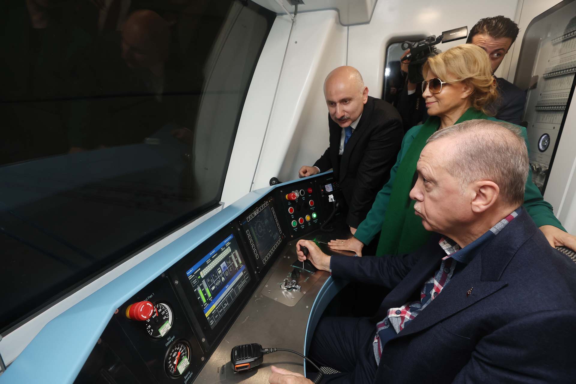 Tansu Çiller, İstanbul Havalimanı metro hattı açılışına katıldı! Kurdeleye kesti, Cumhurbaşkanı Erdoğan'a eşlik etti 