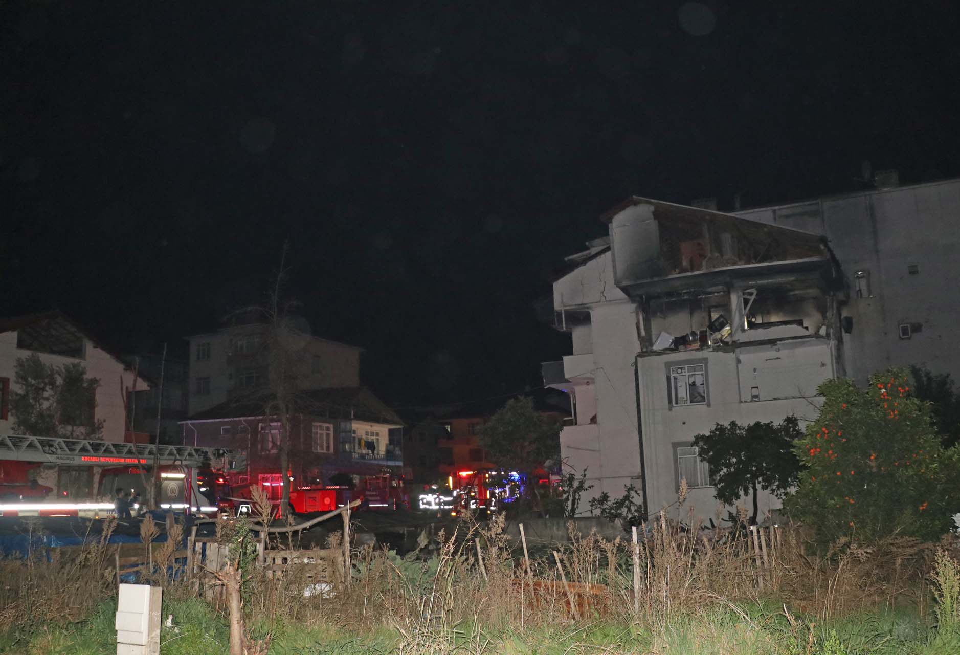 Kocaeli Gölcük'te doğalgaz patlaması! Vatandaşlar sokağa döküldü: 2'si ağır 5 yaralı