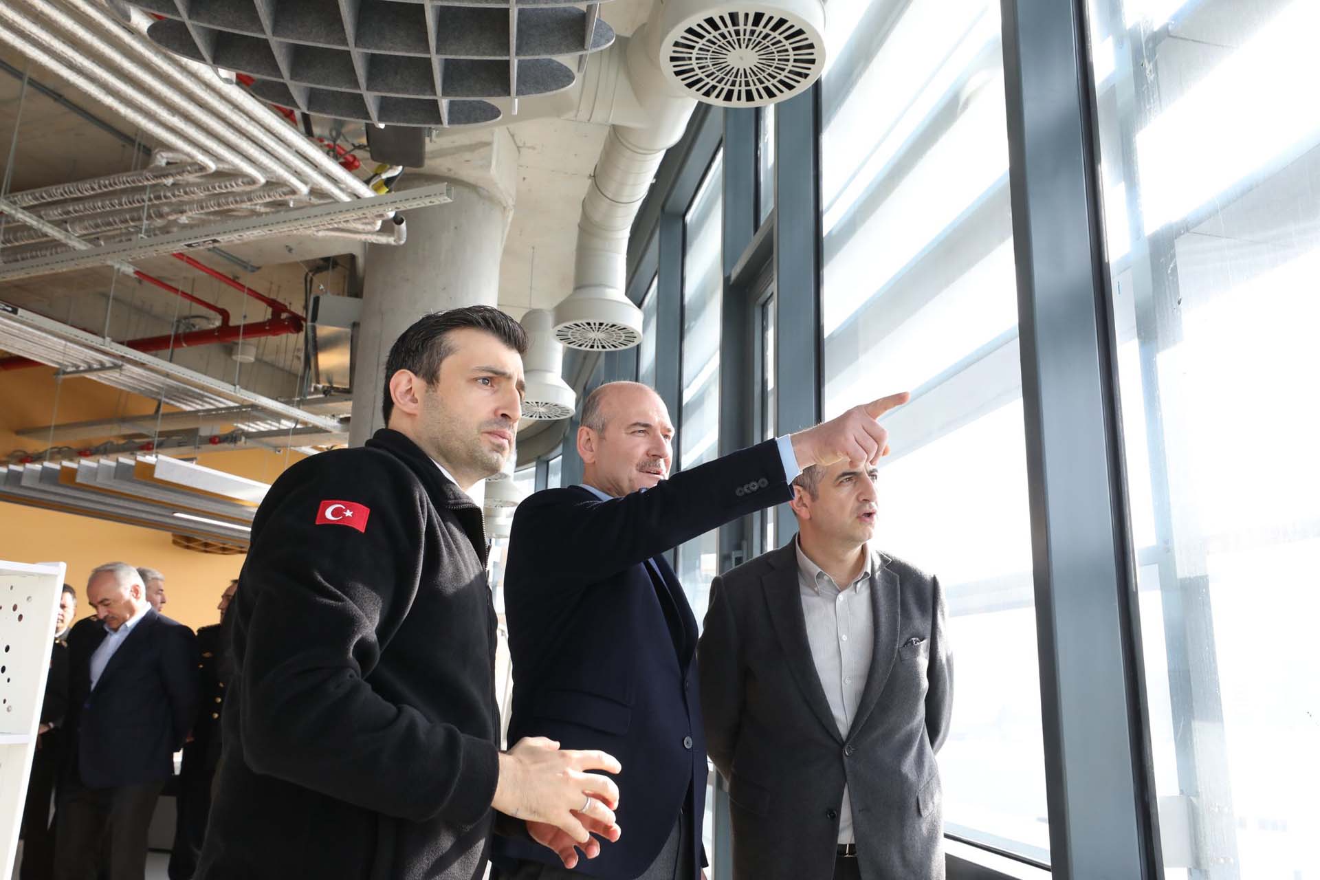 Bakan Süleyman Soylu, BAYKAR'ı ziyaret etti! Bayraktar Kızılelma, İHA ve SİHA'larla önünde fotoğraf çektirdi 