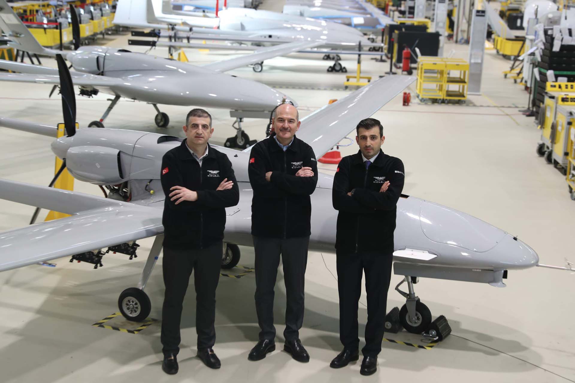 Bakan Süleyman Soylu, BAYKAR'ı ziyaret etti! Bayraktar Kızılelma, İHA ve SİHA'larla önünde fotoğraf çektirdi 