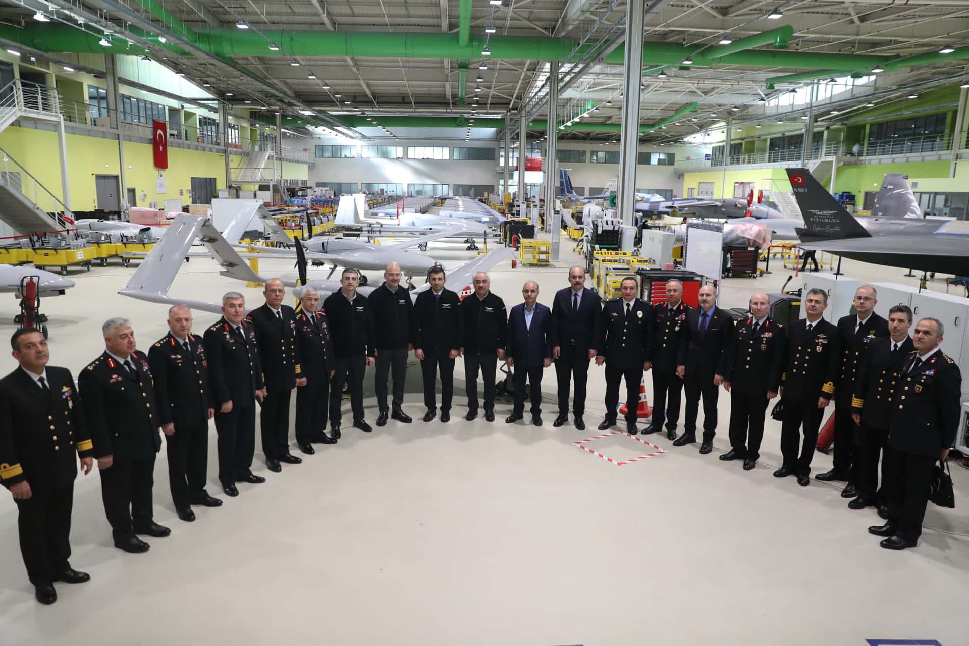 Bakan Süleyman Soylu, BAYKAR'ı ziyaret etti! Bayraktar Kızılelma, İHA ve SİHA'larla önünde fotoğraf çektirdi 